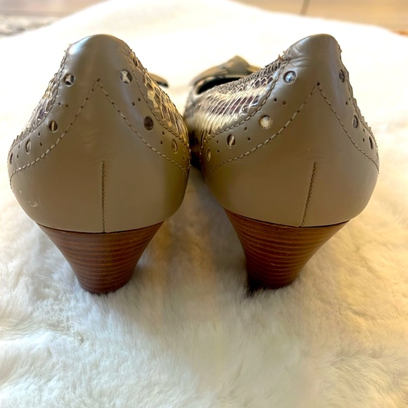 B Makowsky Heels - Picture 4 of 13